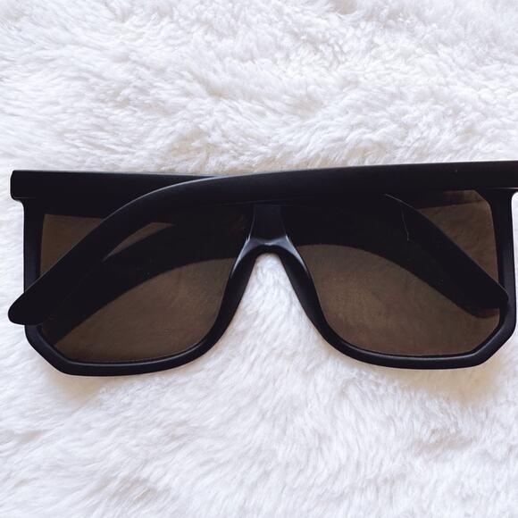 Kira Mirrored Matte Black Sunglasses - Picture 12 of 12